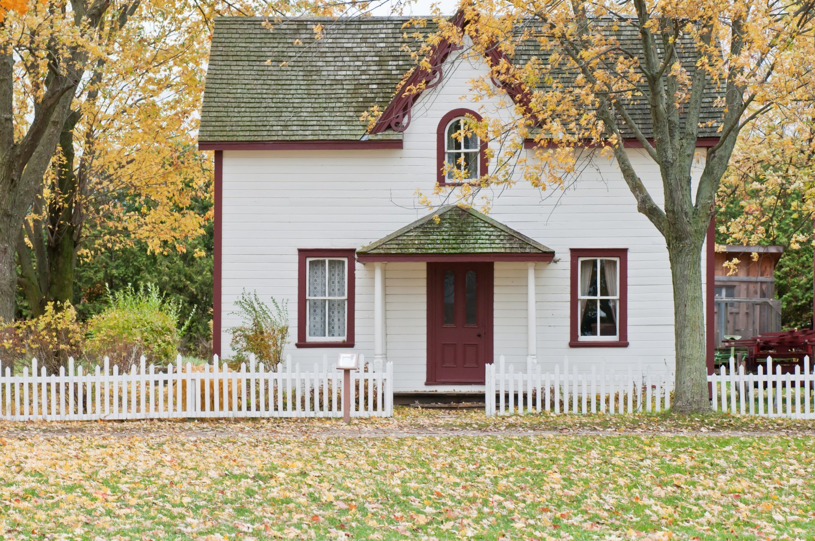 5 Reasons Why Fall Is a Great Time to Buy a House